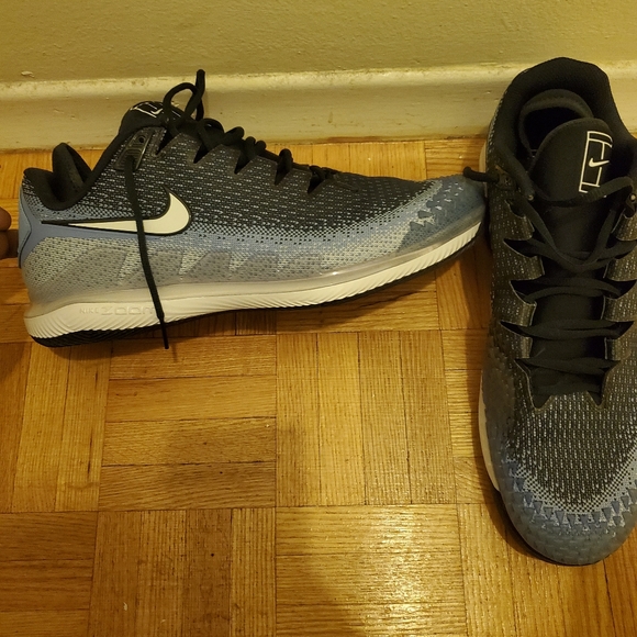 Nike - Picture 2 of 5